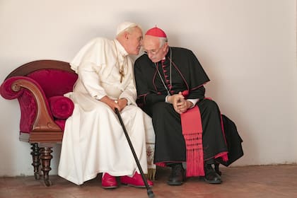Los dos papas, con Anthony Hopkins y Jonathan Pryce