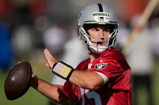 Klint Kubiak: Fernando Mendoza mejora rápido ante el campamento de entrenamiento