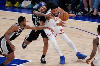 Knicks remontan 29 puntos y vencen 107-106 a Spurs para liderar 3-1 las Finales NBA