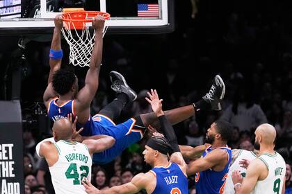 Knicks vencen 108-105 a Celtics en tiempo extra en el primer duelo de las semifinales del Este