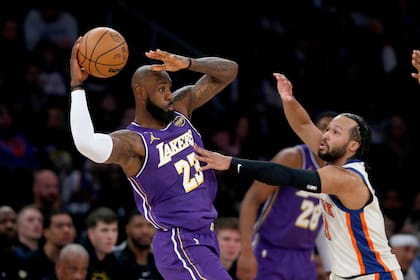 Knicks vencen a Lakers y arruinan el 32º juego de temporada regular de LeBron en el MSG