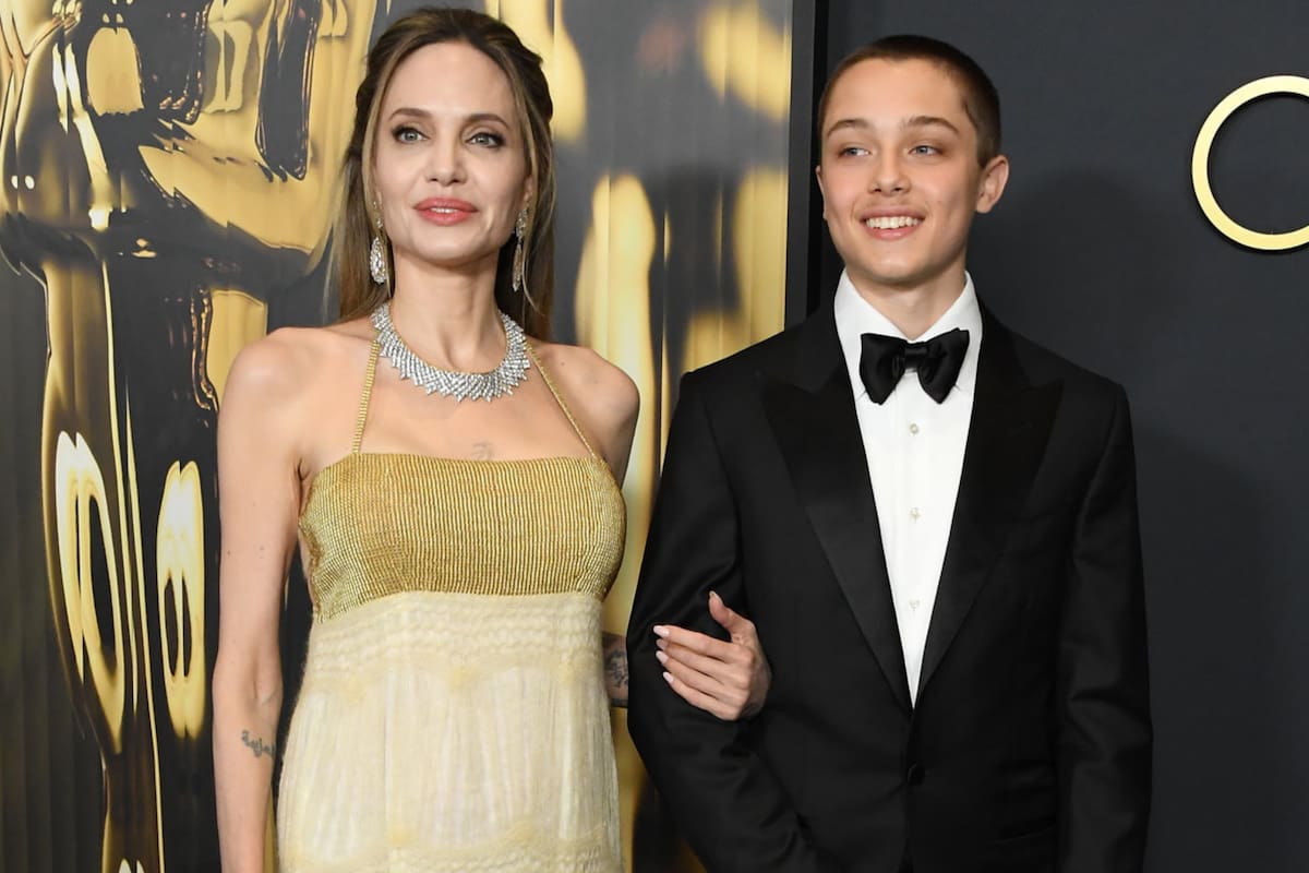 Knox Pitt-Jolie hizo una rara aparición en público junto a su madre y sorprendió por su parecido con su padre