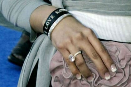 Kobe Bryant le obsequió un anillo a Vannesa Laine, tras la reconciliación.