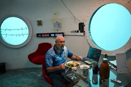 Koch asegura que hacia el final de su periplo, había encontrado una rutina submarina.