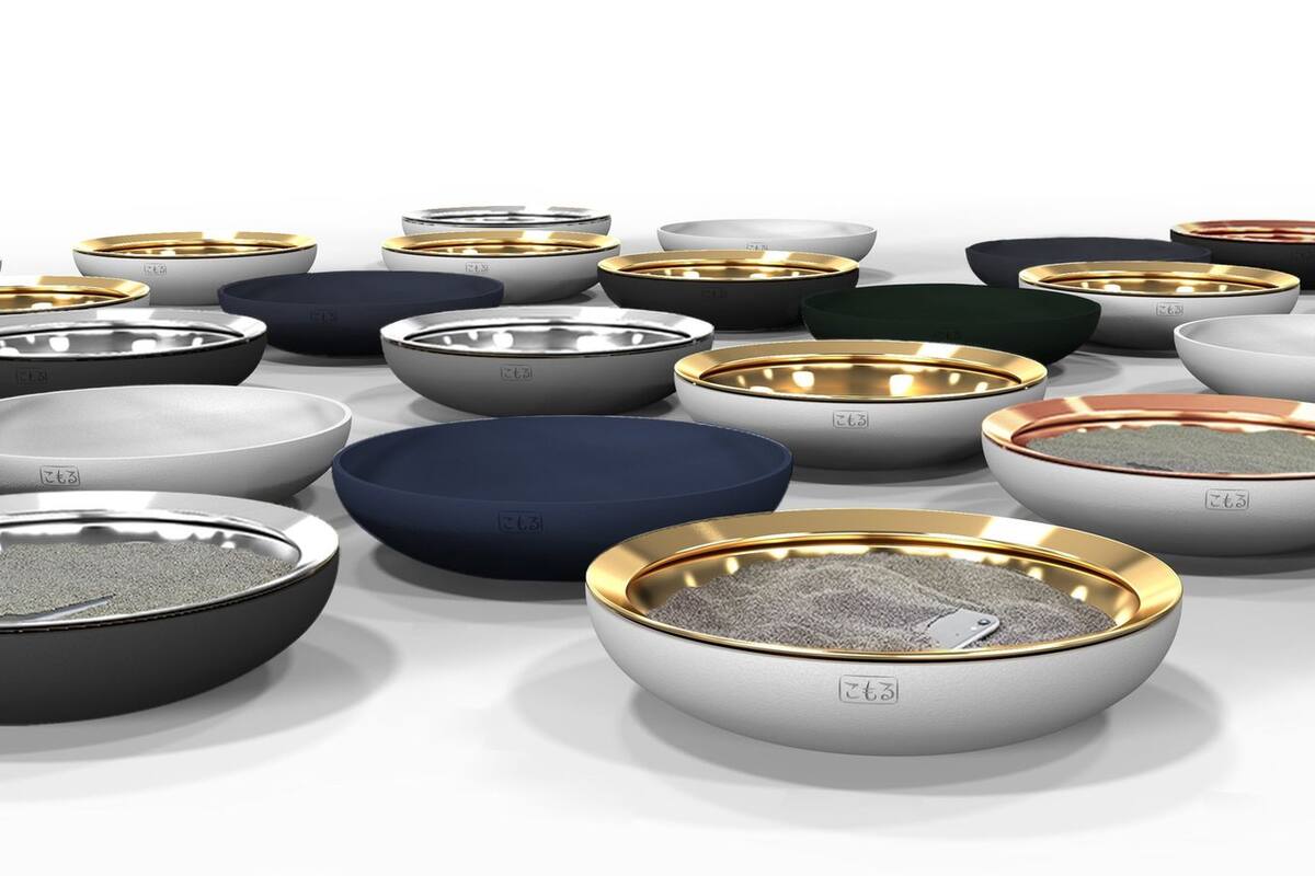 Komoru es un bol lleno de una bolitas que interfieren las ondas de radio que llegan al celular para así evitar interrupciones