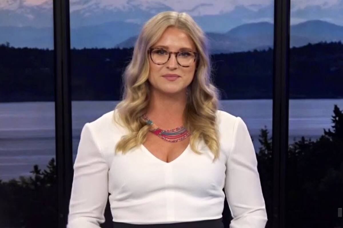 Kori Sideway es una presentadora canadiense que recibió críticas por parte de un televidente anónimo sobre su escote, y estalló contra ese mensaje en las redes sociale