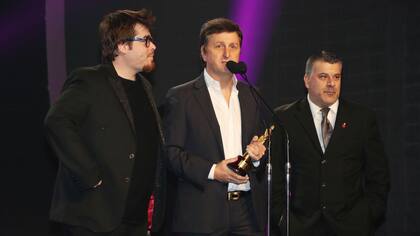 Korol y el equipo de Peligro sin codificar, agradecen el premio a mejor humorístico