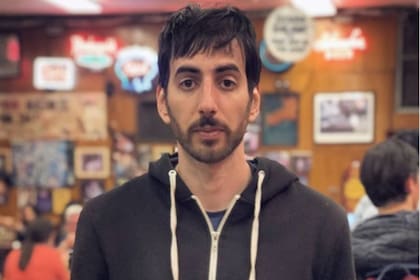 Korovsky se destaca como realizador audiovisual y comediante. Tiene 35 años