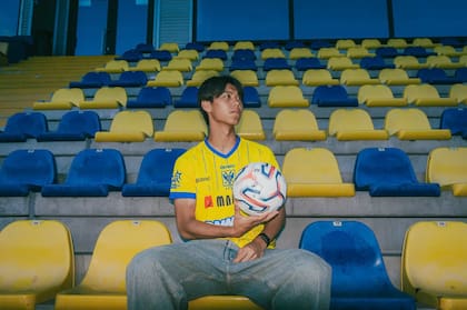 Kota Takai, de 21 años, la temporada pasada jugó en Tottenham y pasó a préstamos a Sint-Truidense para esta temporada