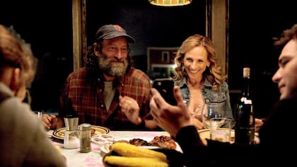 Kotsur con Marlee Matlin en una escena de la película. Recuerda haberla visto en Hijos de un dios menor.