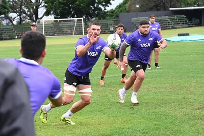 Kremer, Scalvi y Ruiz, en los movimientos antes del partido ante los Springboks