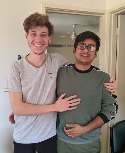 Krishna y Felipe, amigos y confidentes. "Sabía de mi interés por las culturas del mundo y organizó, junto a su esposa y amigos un almuerzo para mí".