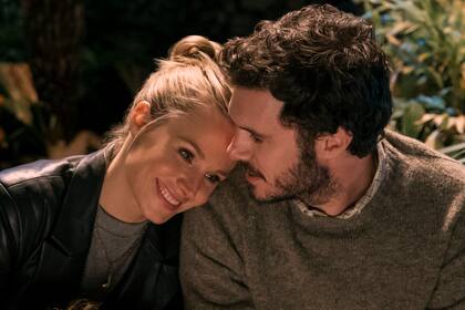 Kristen Bell y Adam Brody en Nadie quiere esto