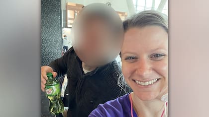Kristen Bishop posa junto a su, ahora, expareja en el aeropuerto de Estambul