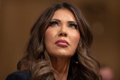 Kristi Noem anunció la colocación de un nuevo sistema de boyas en la frontera de Texas