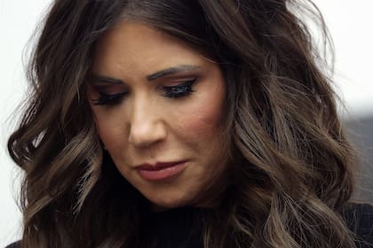 Kristi Noem deberá compadecer ante el senado el próximo 3 de marzo