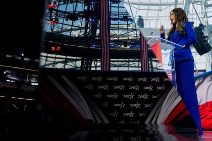 Kristi Noem en la mira: la secretaria del DHS evadió las preguntas sobre la eliminación del listado mientras mantuvo una retórica dura