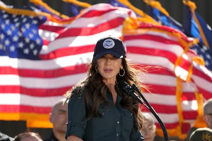 Kristi Noem, secretaria de Seguridad Nacional de Estados Unidos, dejará su puesto el 31 de marzo y pasará al Escudo de las Américas, la nueva iniciativa del presidente para la seguridad del Hemisferio Occidental