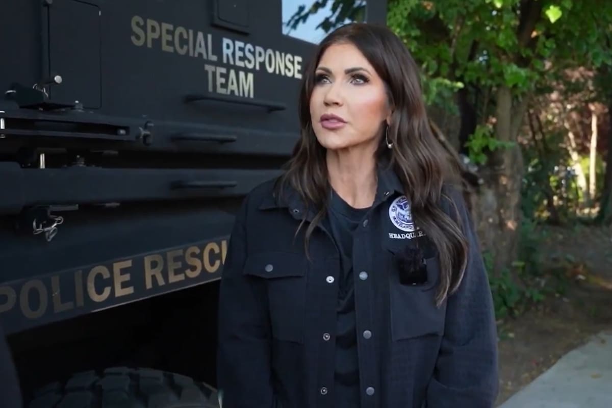 Kristi Noem señaló que solo "ciudadanos estadounidenses respetuosos de la ley" podrán ir al Super Bowl