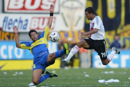 Krupo, en el aire, antes de impactar a Montenegro