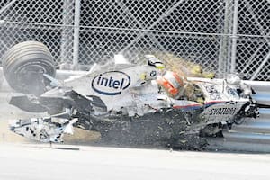 Kubica impacta contra las protecciones en Montreal 07; para el Vaticano se trató de un milagro de Juan Pablo II