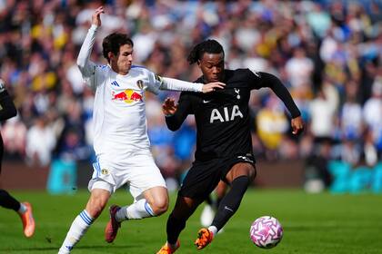 Kudus anota su primer gol con el Tottenham en victoria 2-1 sobre Leeds