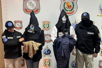 Kueider y su pareja cuando fueron detenidos por Interpol en Paraguay