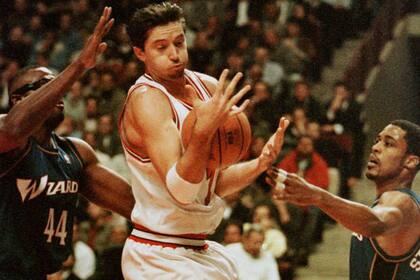 Kukoc, en acción durante su época en Chicago Bulls