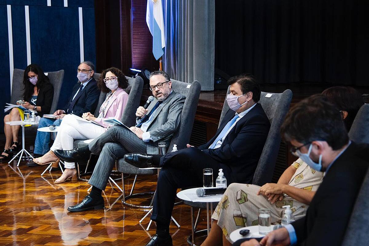 Kulfas fue el primero en hablar en la reunión en Desarrollo Productivo