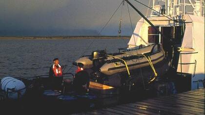 Kull llevó consigo un kayak, un bote inflable y muchísimas herramientas de construcción que incluyeron madera, martillos y una motosierra