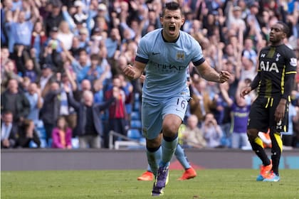 Kun Agüero en pleno grito de uno de sus cuatro goles