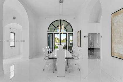 Kun Agüero, Miami. Interiores. Comedor principal