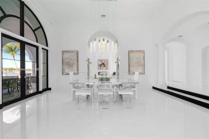 Kun Agüero, Miami. Interiores. Comedor principal