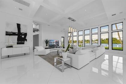 Kun Agüero, Miami. Interiores. El estar íntimo, en el mismo espacio que la cocina