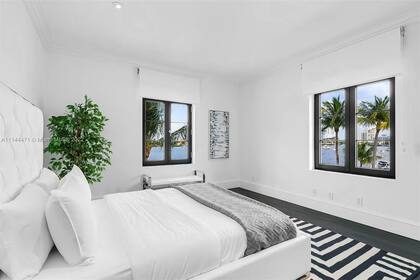 Kun Agüero, Miami. Interiores. Habitación, casa de invitados