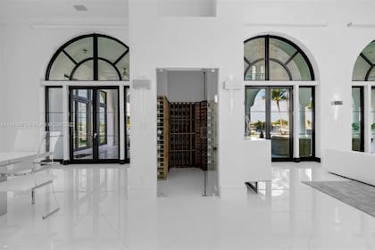 Kun Agüero, Miami. Interiores. La bodega