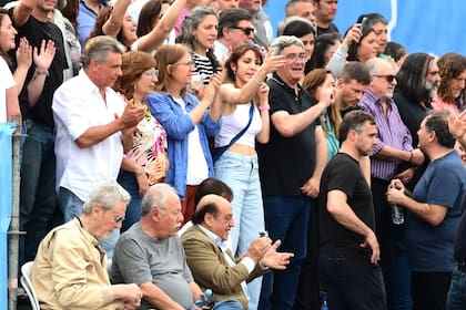 Kunkel, Cuto Moreno y Mussi, sentados en el escenario