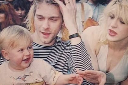 Kurt Cobain y Courtney Love junto a su hija, Frances Bean