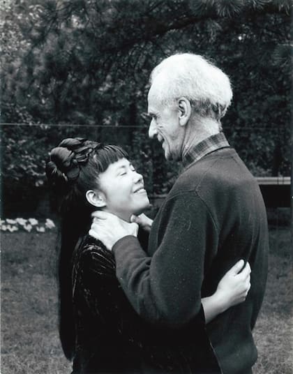 Kusama con Joseph Cornell en Nueva York, en 1970