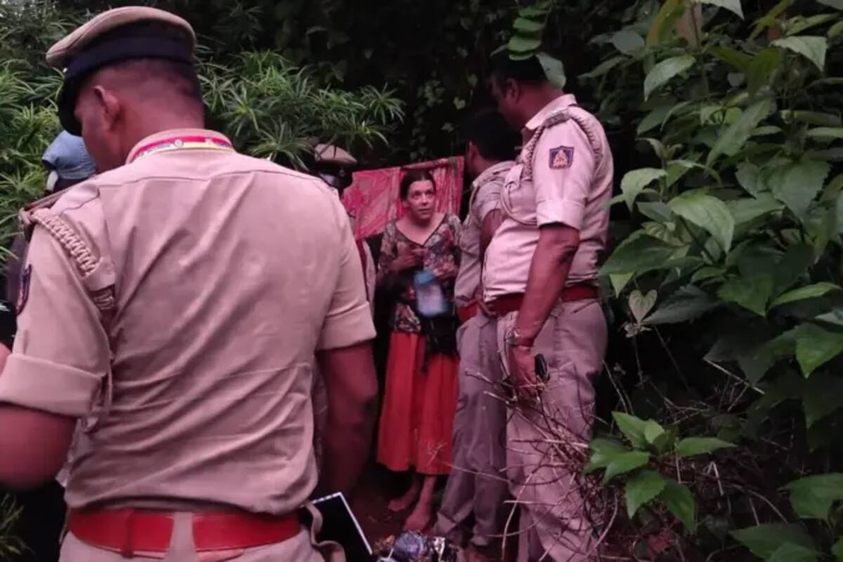 Kutina se ha defendido diciendo que ella y sus hijos eran felices viviendo en la cueva.