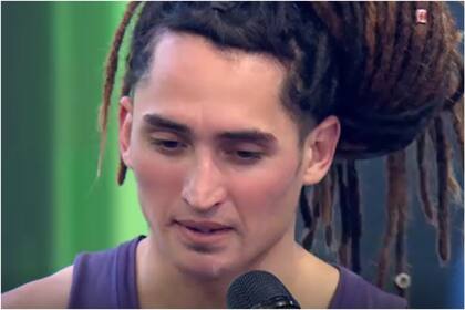 Kuza, el actual campeón de las dominadas en Bienvenidos a Bordo