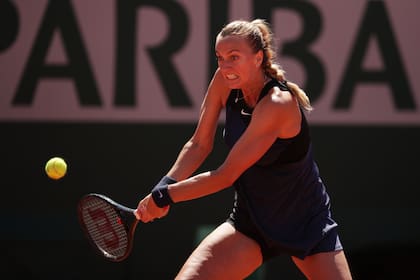 Kvitova, en su único partido en Roland Garros 2021; la checa sufrió un inesperado percance en París
