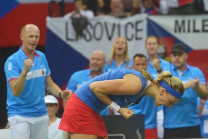 Kvitova logró un esforzado primer punto para las locales
