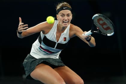 Kvitova venció en dos sets a la australiana Ash Barty, pero no se conforma