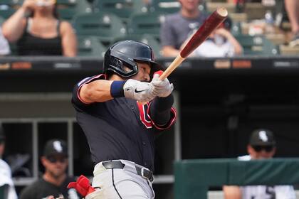 Kwan impulsa carrera y hace atrapada para Guardianes que vencen 6-5 a Medias Blancas