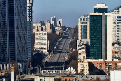 KYIV, UKRAINE - FEBRUARY 26: A general view of the city on February 26, 2022 in Kyiv, Ukraine. Explosions and gunfire were reported around Kyiv on the second night of Russia's invasion of Ukraine, which has killed scores and prompted widespread condemnation from US and European leaders. (Photo by Pierre Crom/Getty Images)