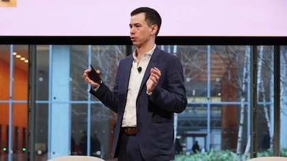 Kyle Chayka es autor del libro: "El mundo filtrado: cómo los algoritmos han aplanado la cultura"