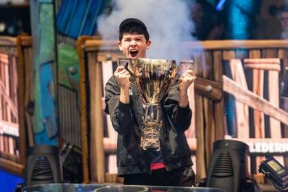 Kyle Giersdorf, también conocido como Bugha, ganó US$3 millones en la Copa Mundial de Fornite el mes pasado