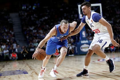 Kyle Singler, con la camiseta de Oklahoma City Thunder; en la NBA disputó 363 partidos