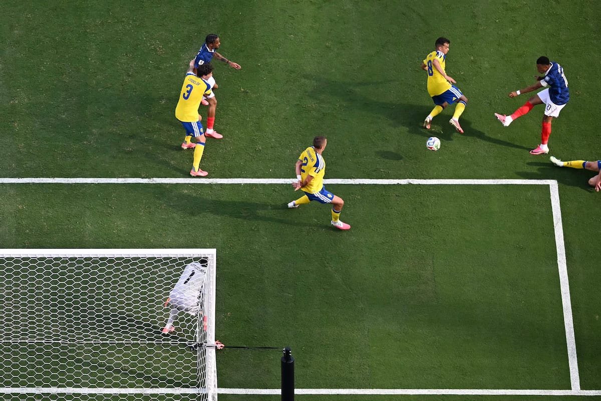 Kylian Mbappé abrió el marcador para Francia ante Suecia por los 16avos. de final del Mundial 2026